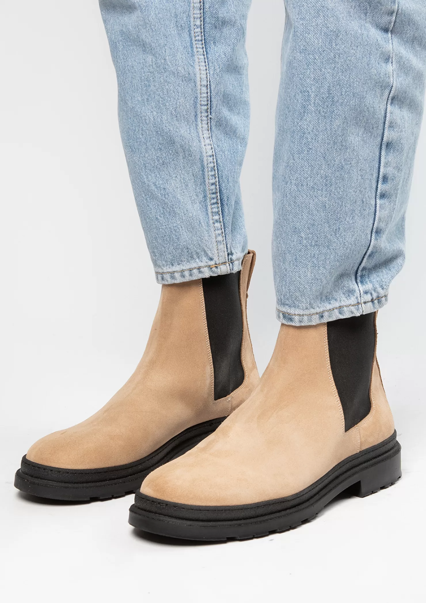 Outlet Sacha Beige Suede Chelsea Boots