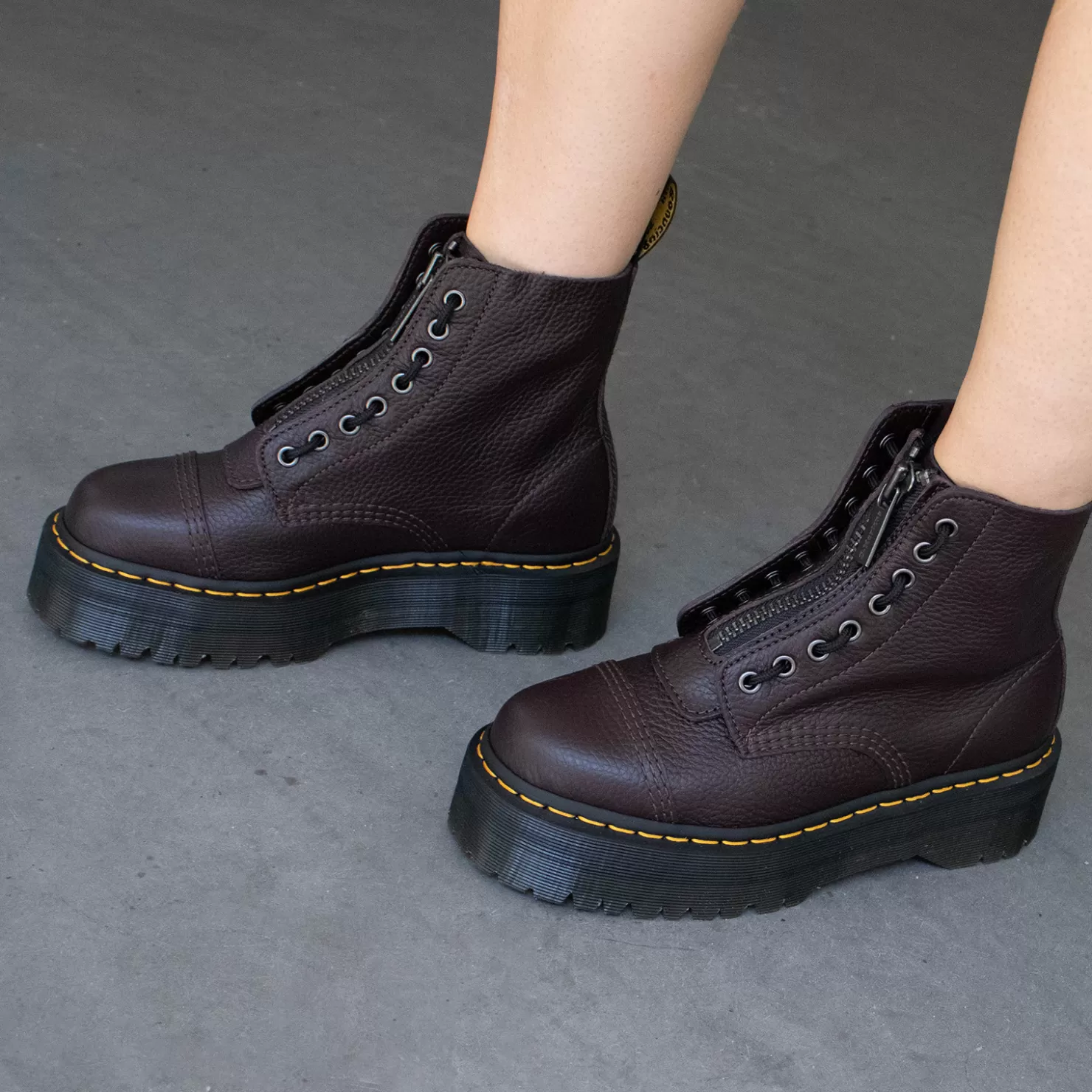 Hot Sacha Dr. Martens Sinclair Milled Nappa Burgundy