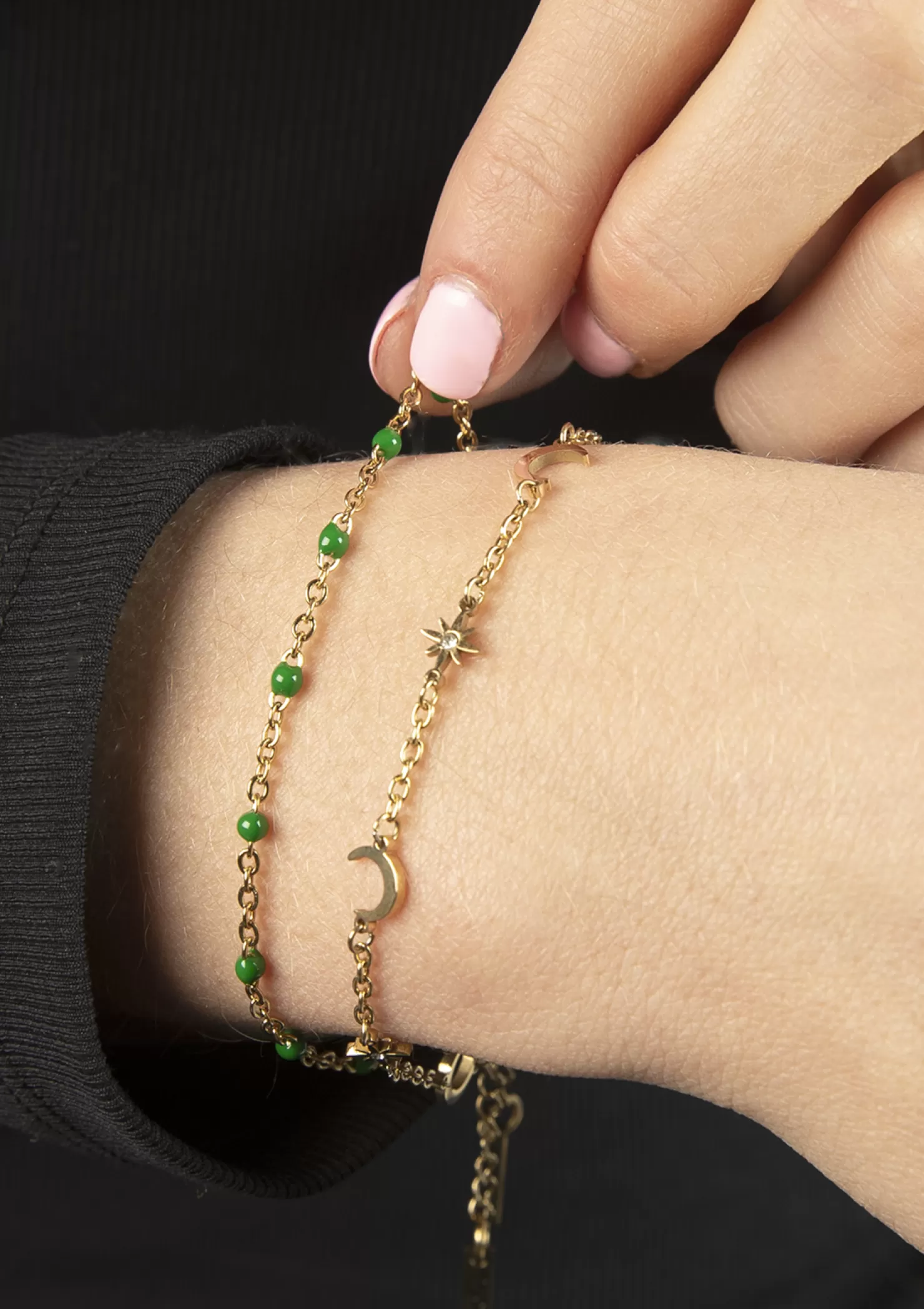 New Sacha Goudkleurige Armband Met Groene Kraaltjes