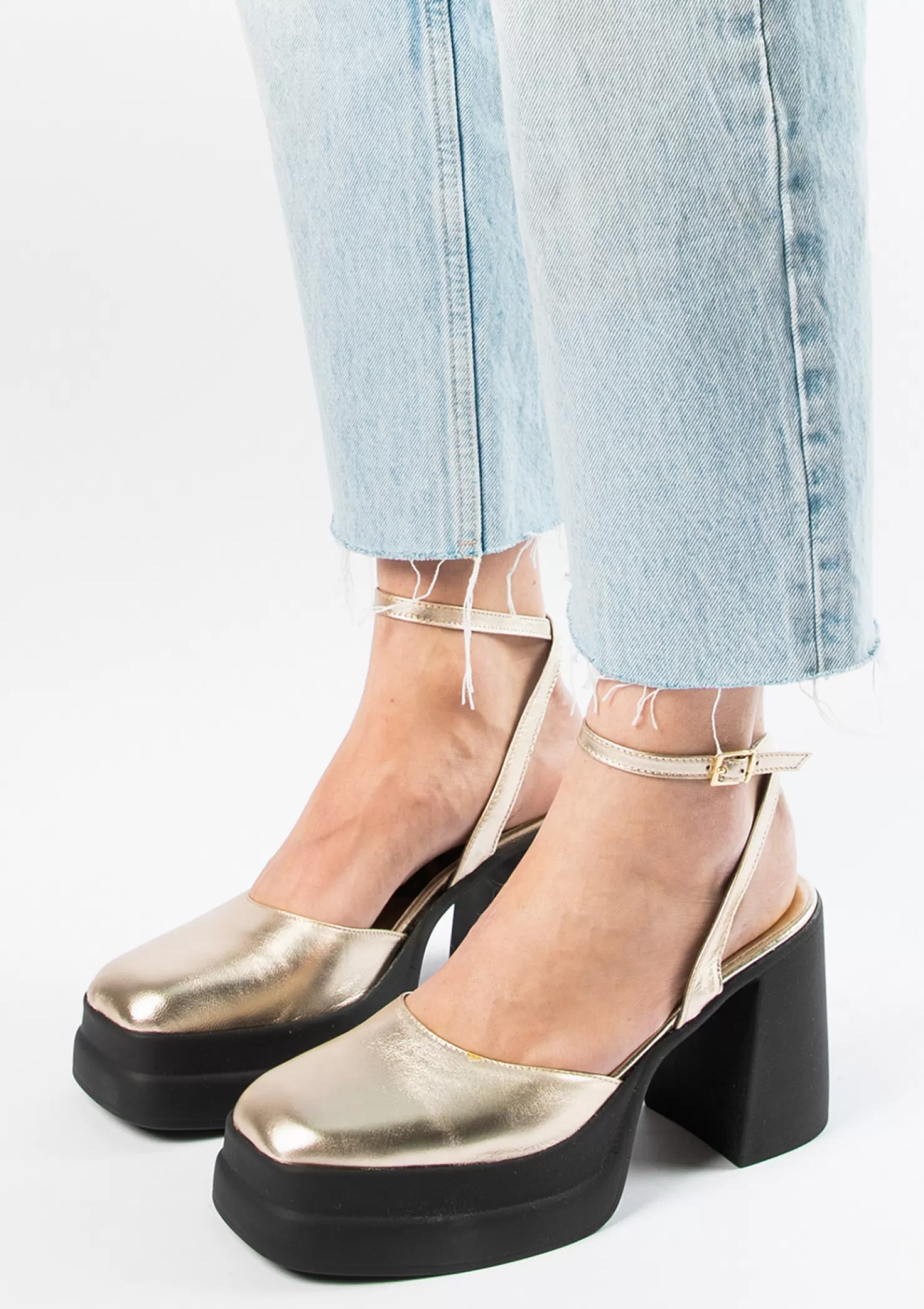 Sale Sacha Goudkleurige Metallic Pumps Met Plateau Hak