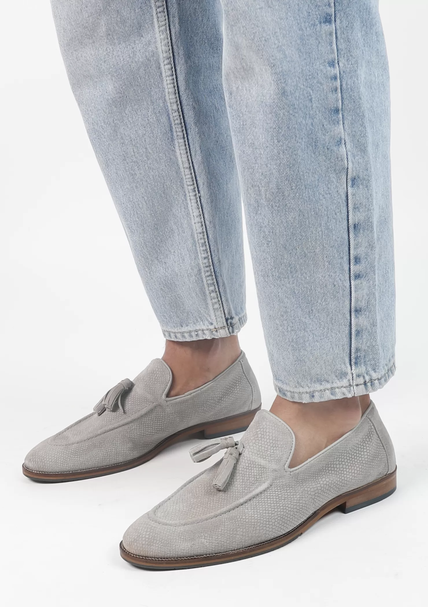 Clearance Sacha Lichtgrijze Suede Loafers Met Kwastjes