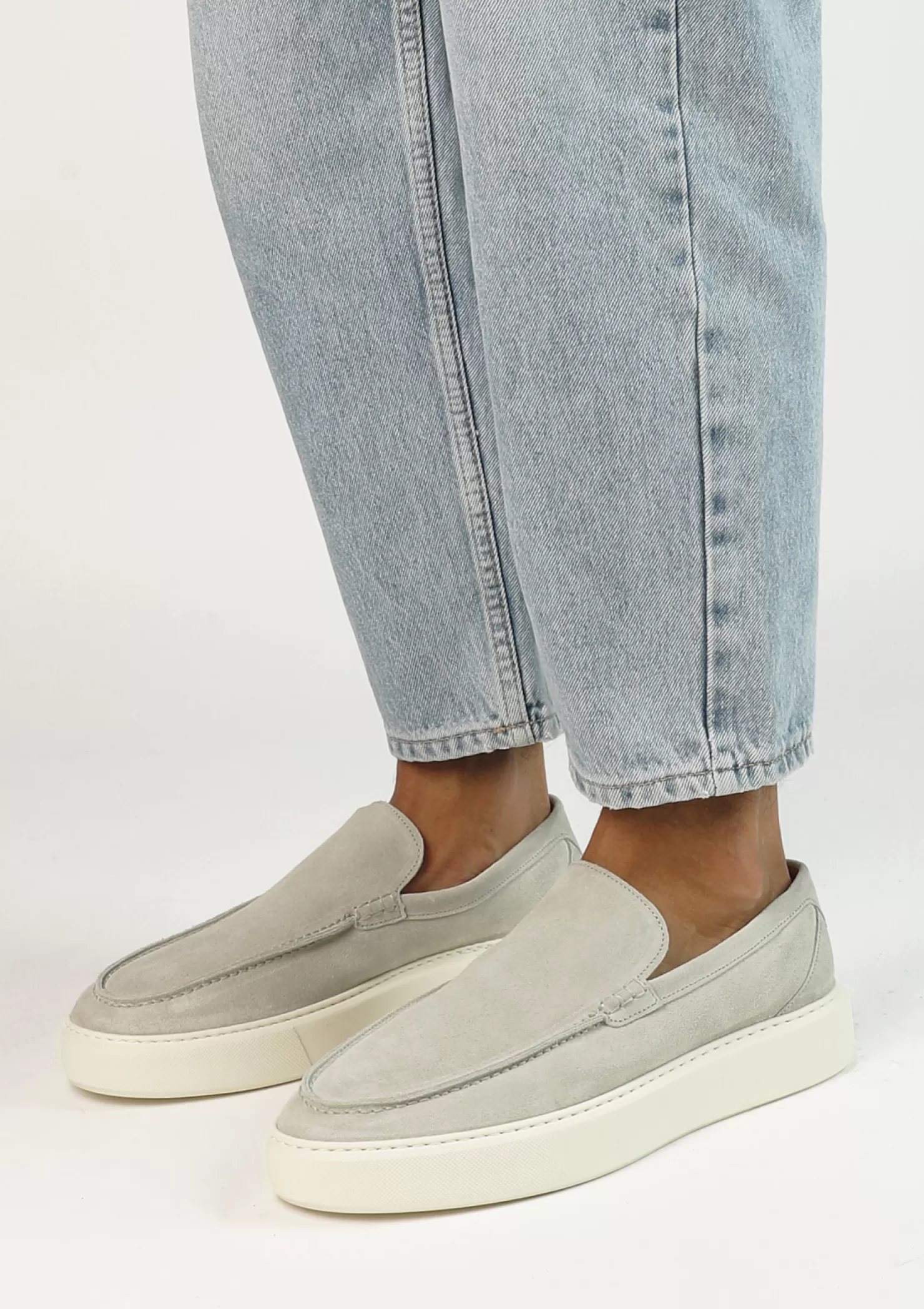 New Sacha Lichtgrijze Suede Loafers Met Witte Zool