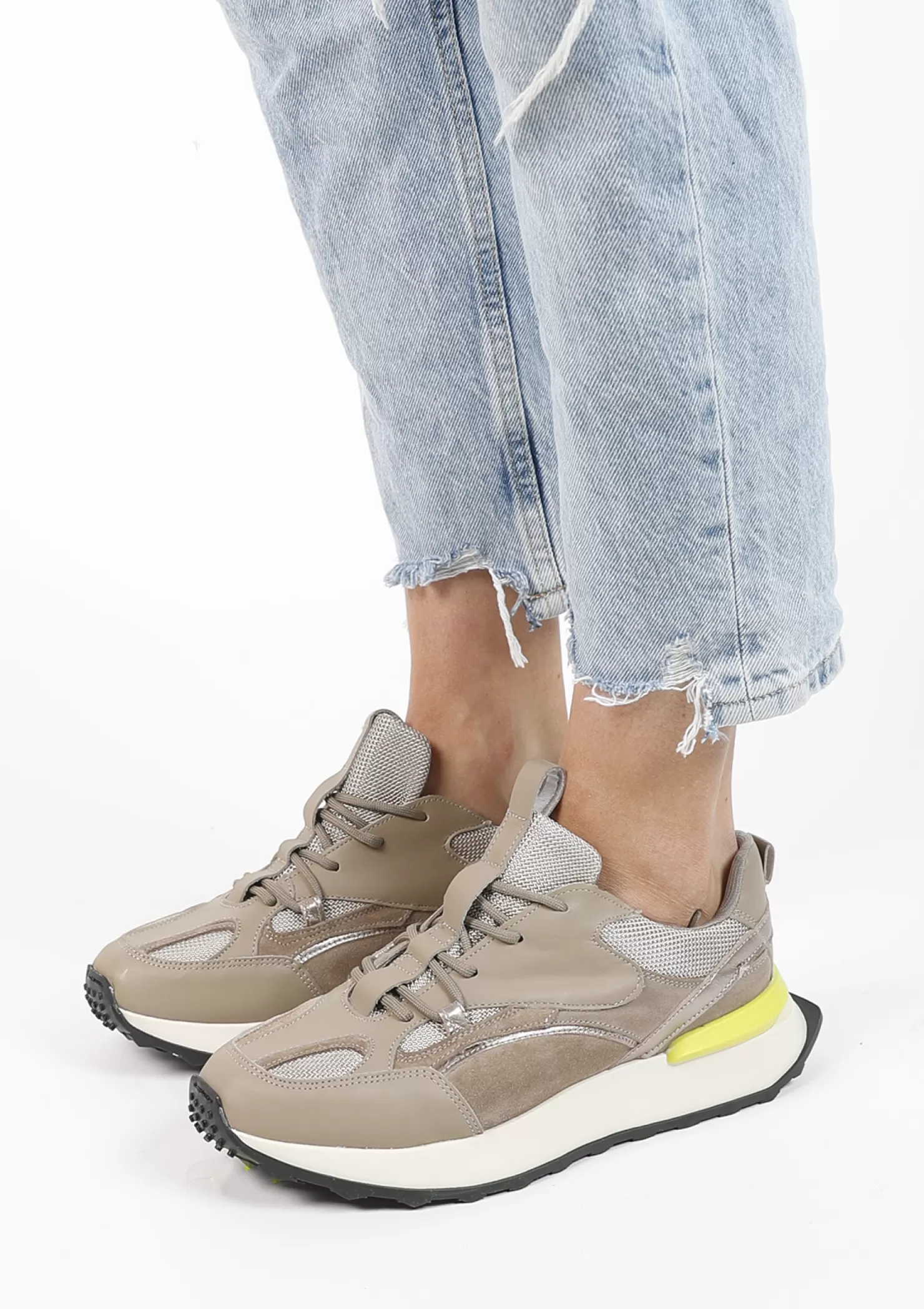 Shop Sacha Taupe Leren Sneakers Met Limegroen Detail