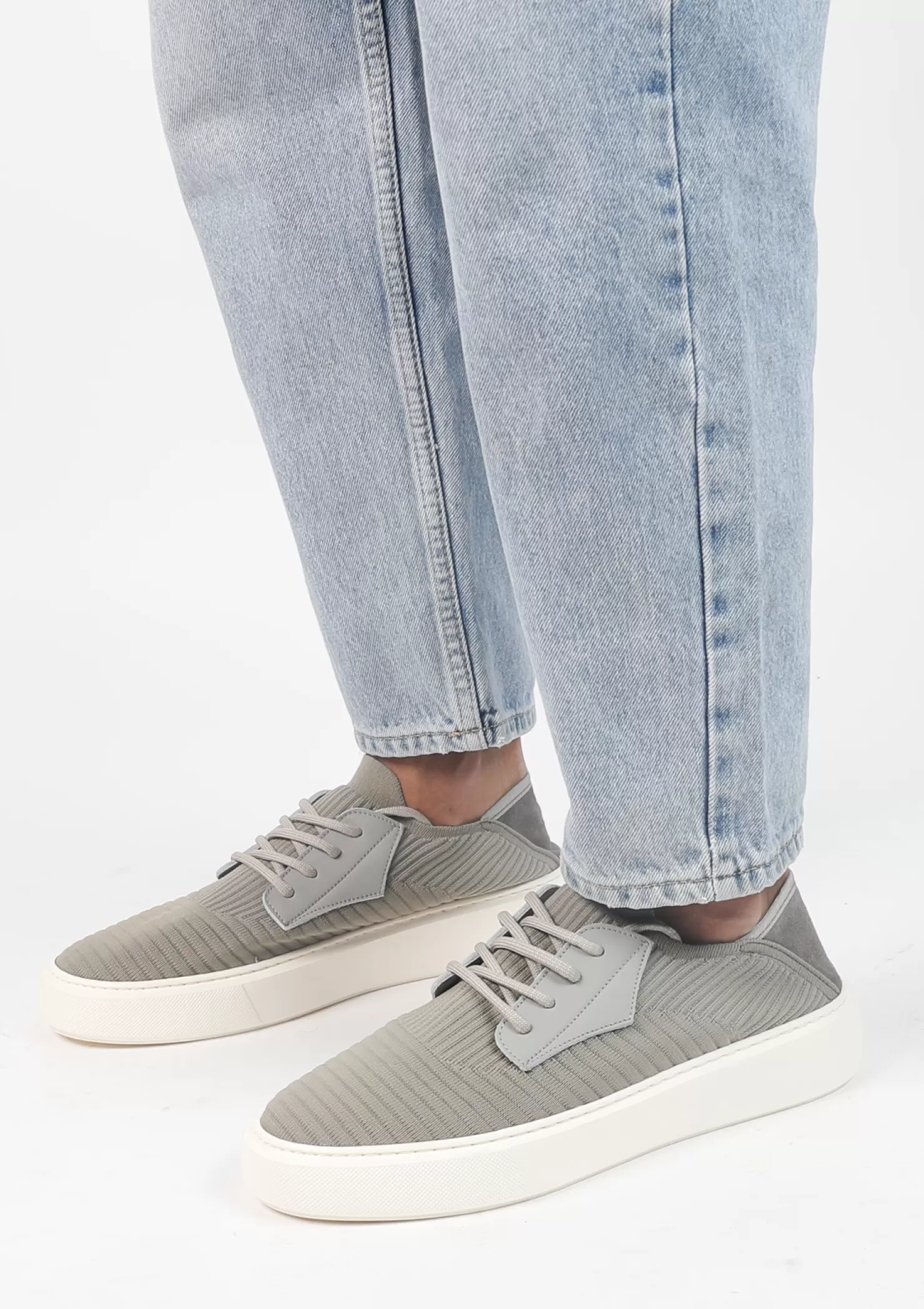 Online Sacha Taupe Sneakers Met Witte Zool