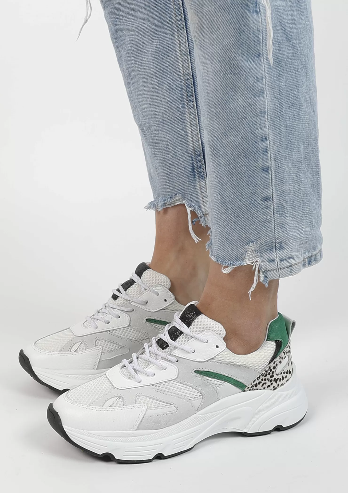 Shop Sacha Witte Chunky Dot Sneakers Met Groene Details