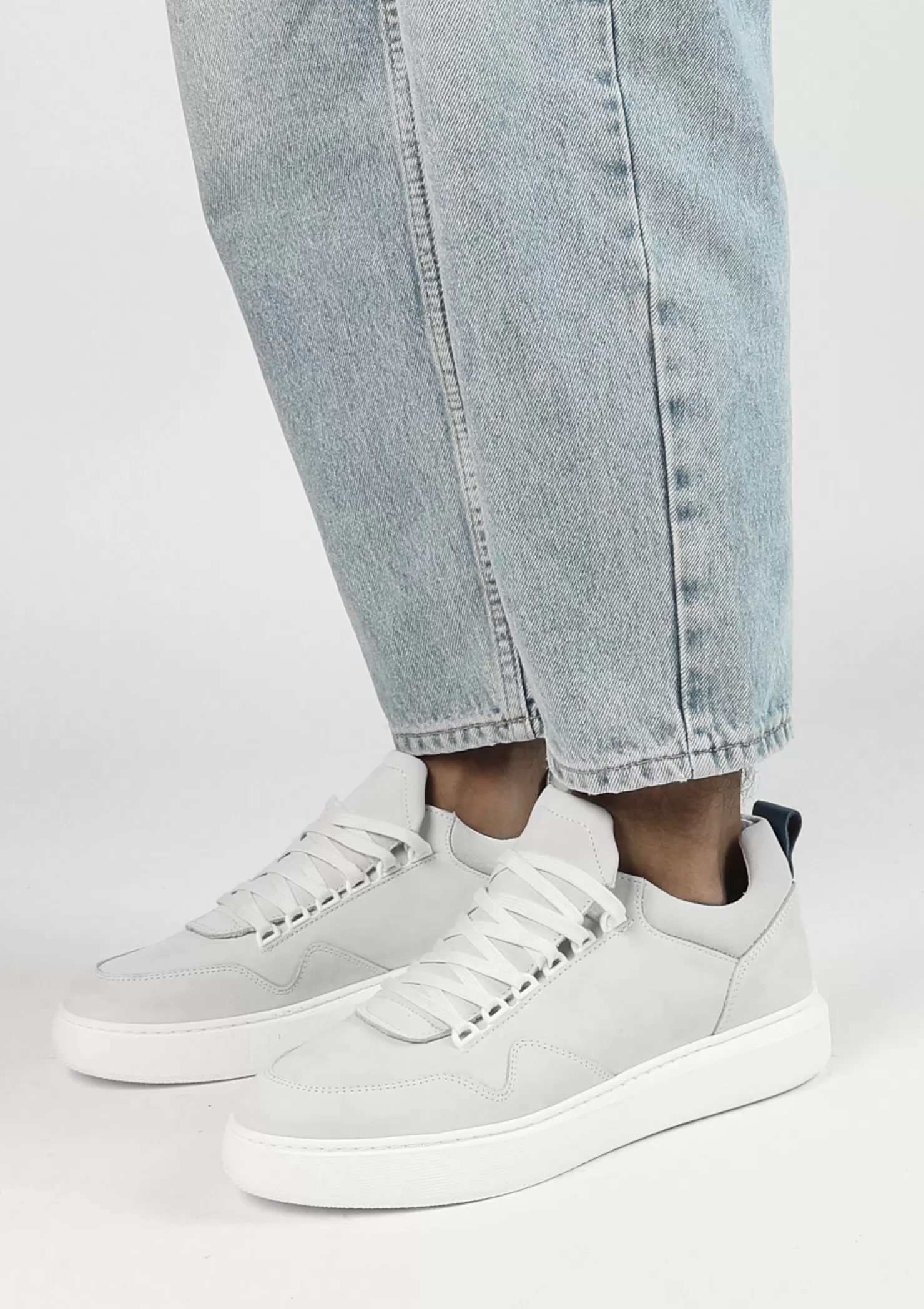 Sale Sacha Witte Nubuck Sneakers Met Blauw Detail