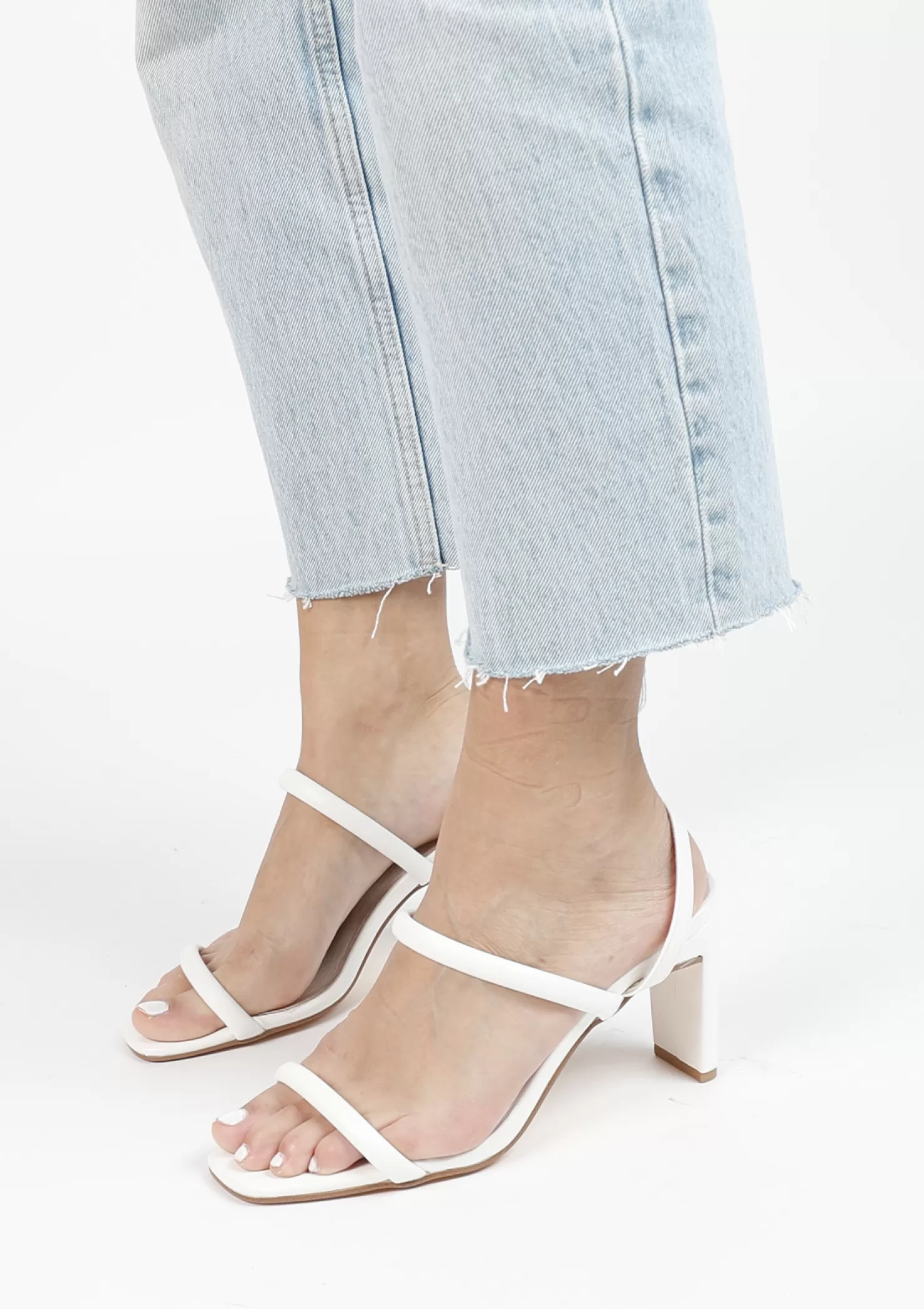 Hot Sacha Witte Sandalen Met Rechte Hak