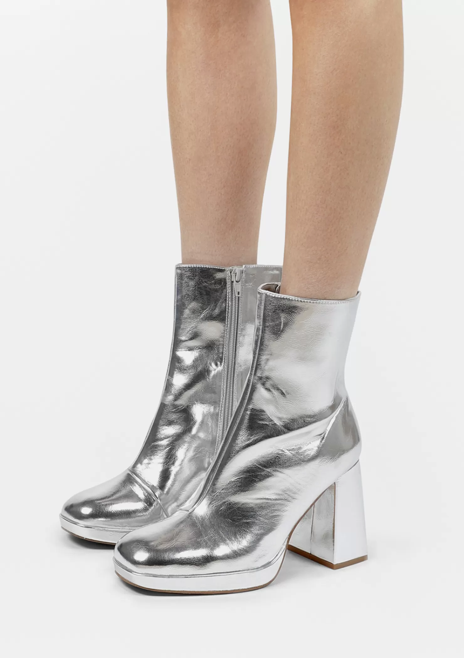 Shop Sacha Zilveren Metallic Enkellaarsjes Met Hak