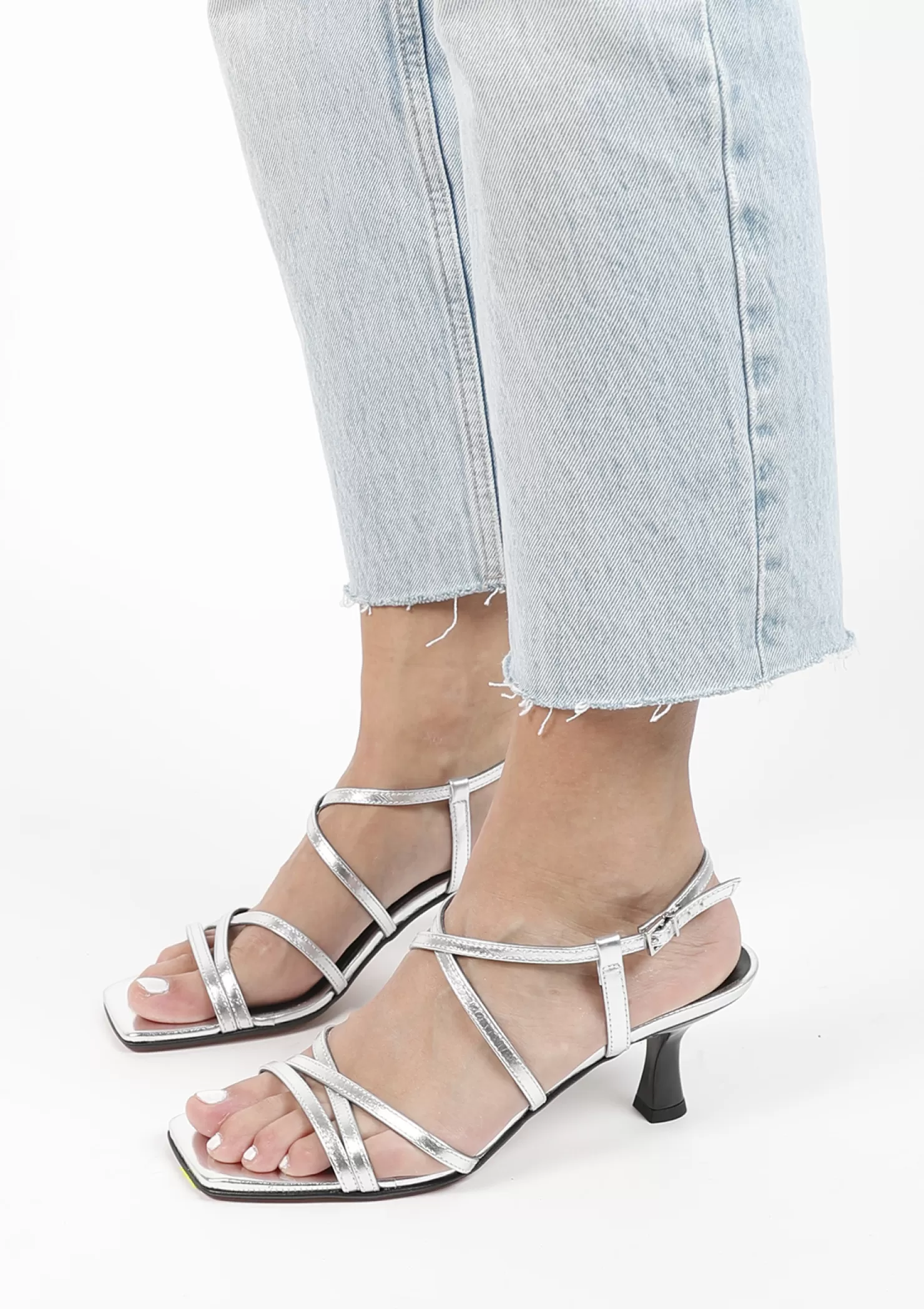 New Sacha Zilveren Metallic Sandalen Met Trechterhak