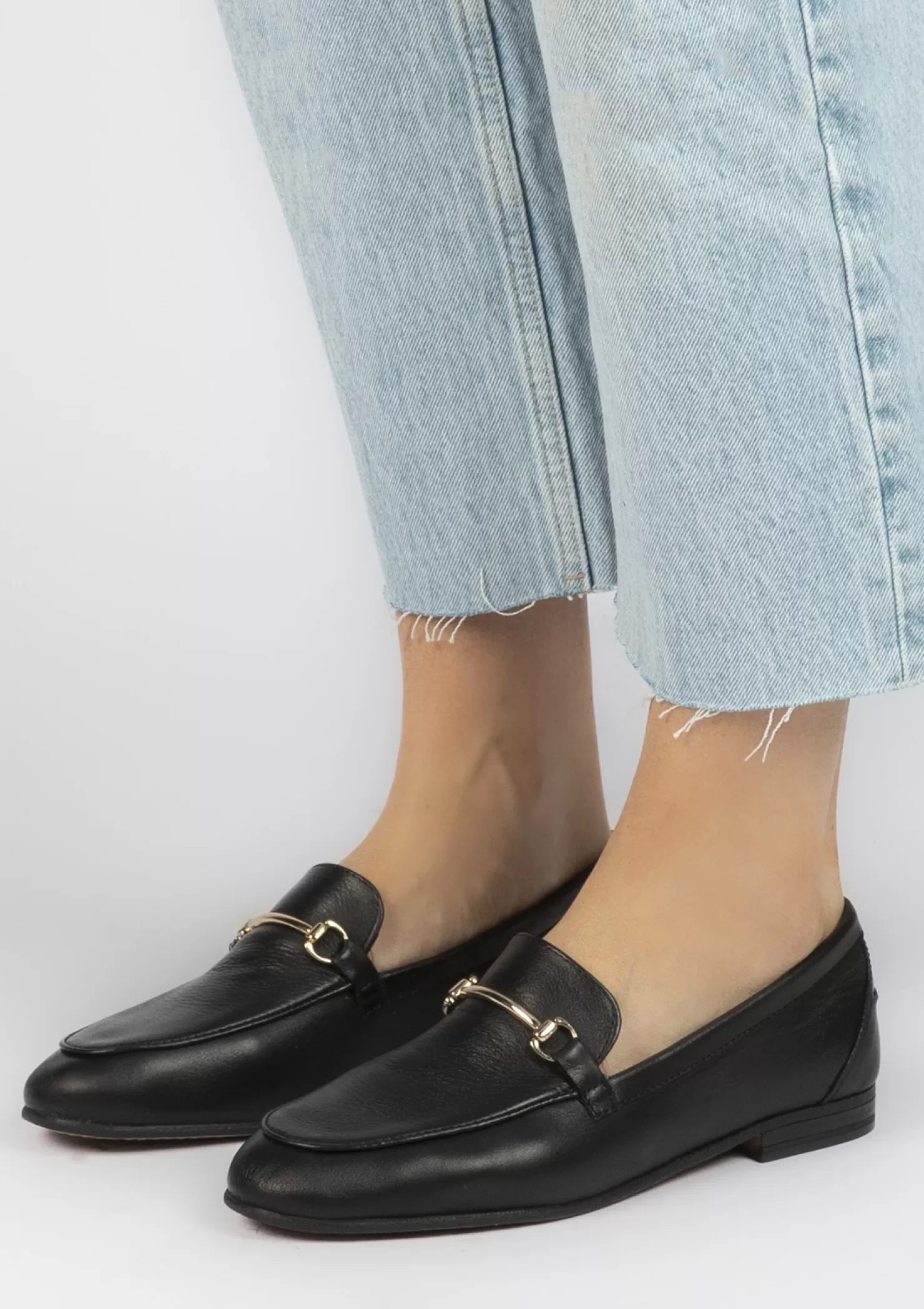 Sale Sacha Zwarte Leren Loafers Met Goudkleurige Gesp