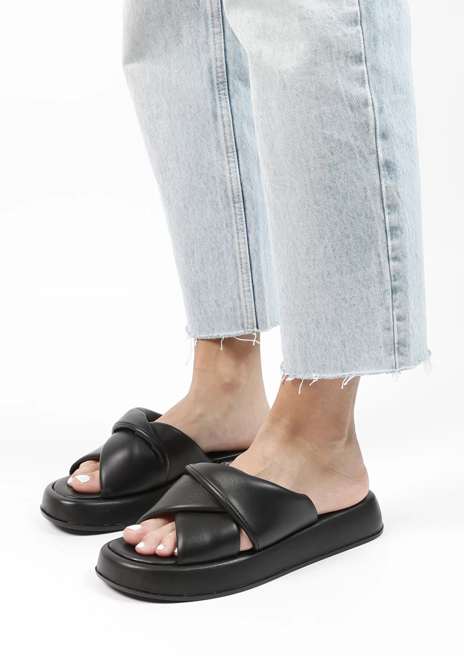 Fashion Sacha Zwarte Leren Plateau Slippers