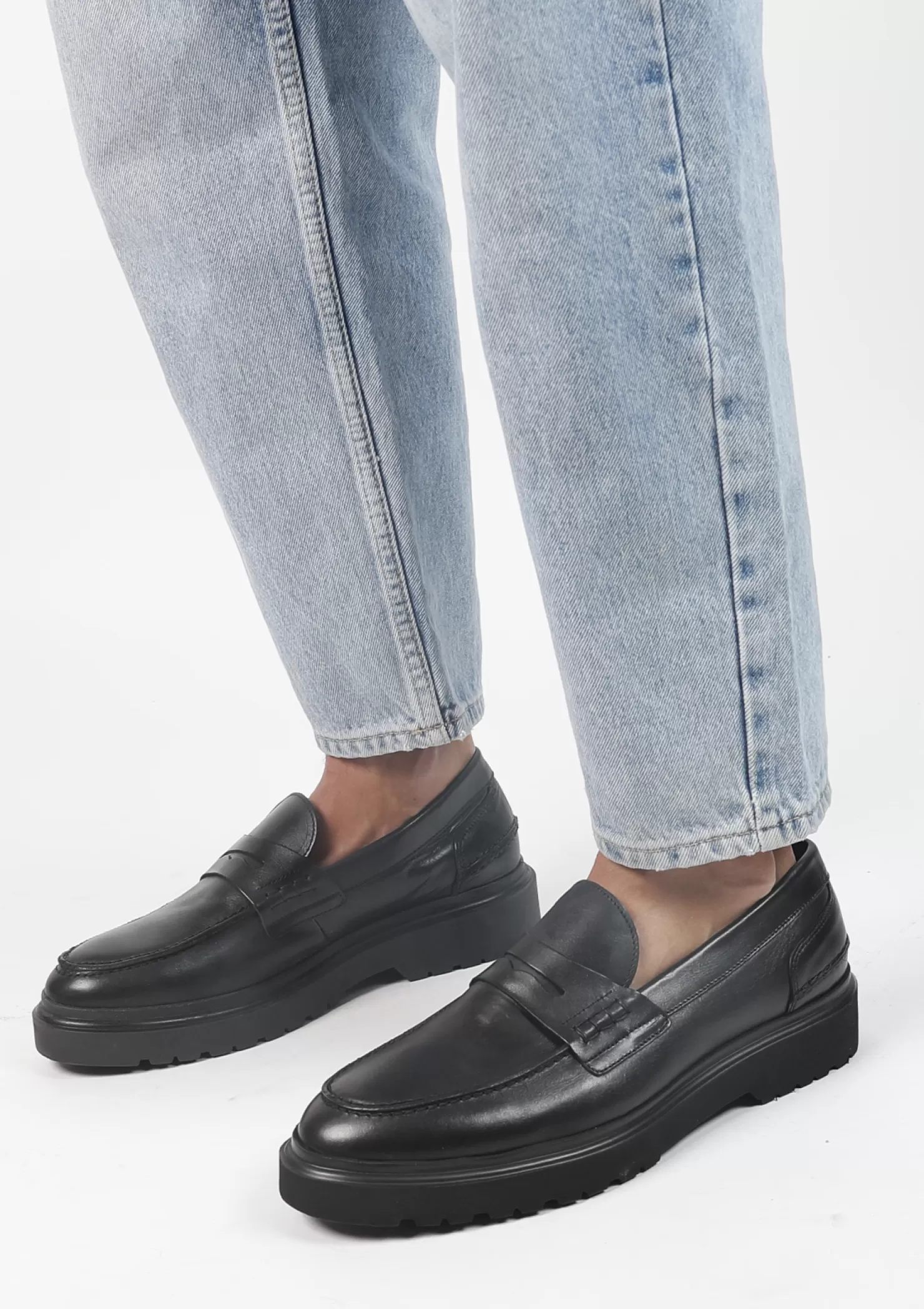 Outlet Sacha Zwarte Loafers Met Details