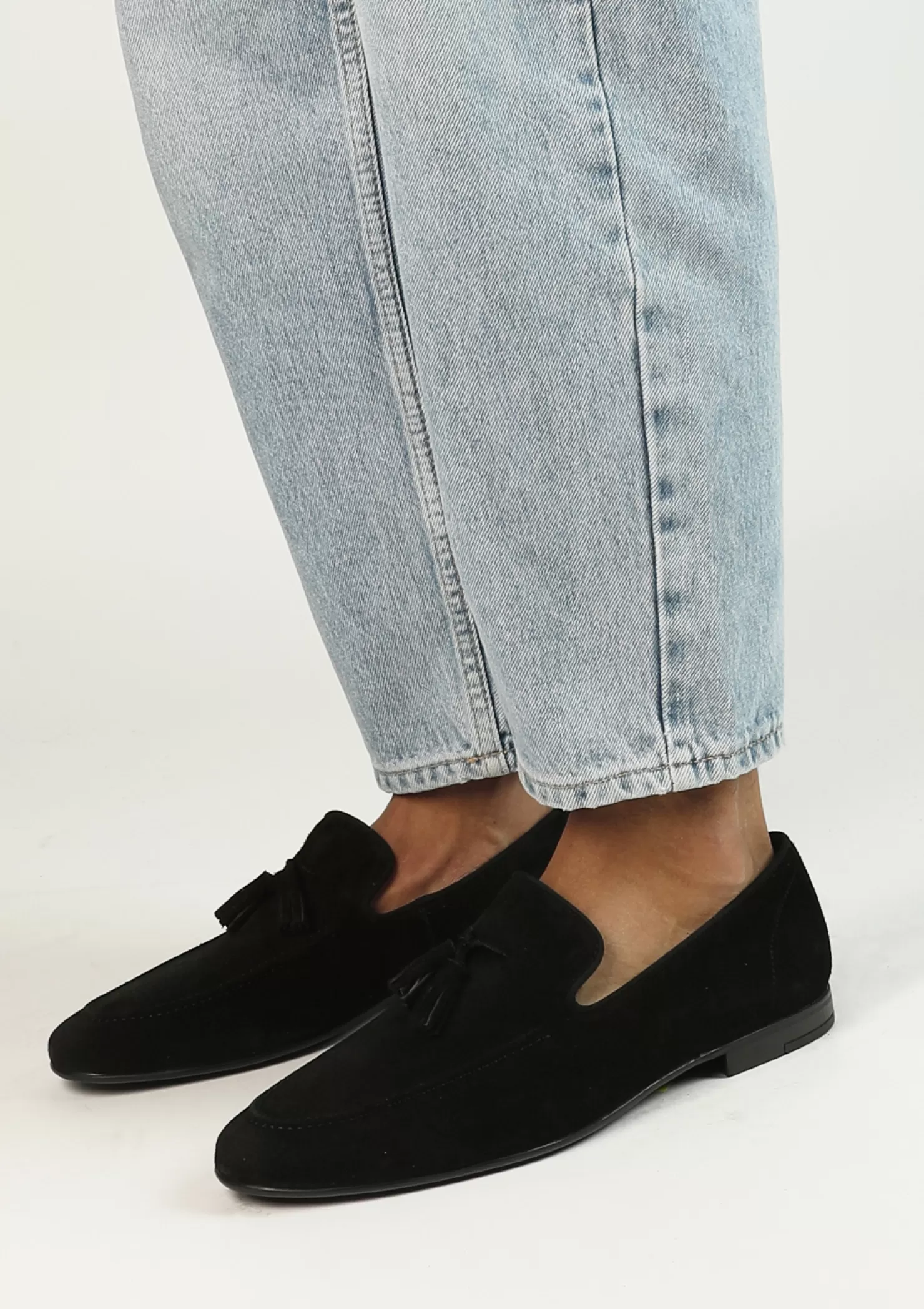 Shop Sacha Zwarte Suede Loafers Met Kwastjes