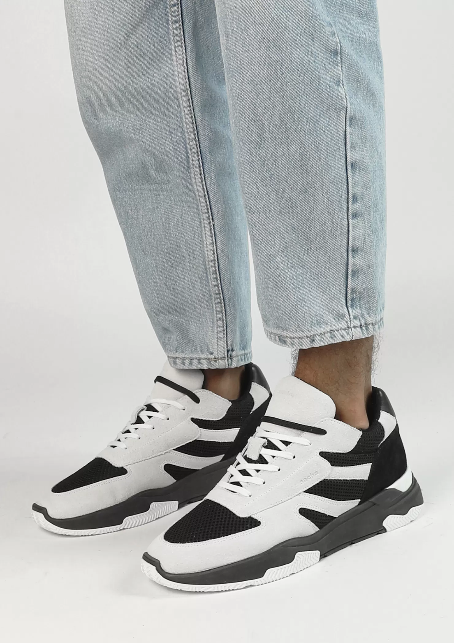 Flash Sale Sacha Zwarte Suede Sneakers Met Witte Details